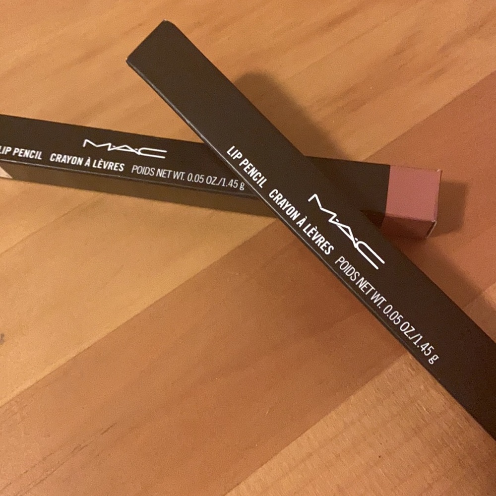NEW MAC lip liner -Subculture color.